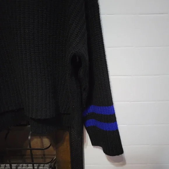 Oversized Knit Cropped Sweater - Scripted - Picture 3 of 3